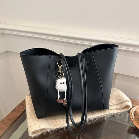 Women Large Capacity PU Leather Tote Bag Fashion Shoulder Bag With Plush Monster Charm Solid Color Daily Commuting Purse