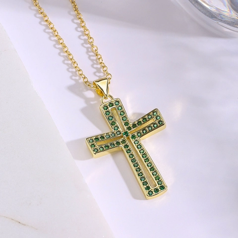 Collana Con Ciondolo A Croce Cava Rame Placcato Oro 18K Incastonato Di Zircone Colorato Gioielli Religiosi Eleganti Per Donne