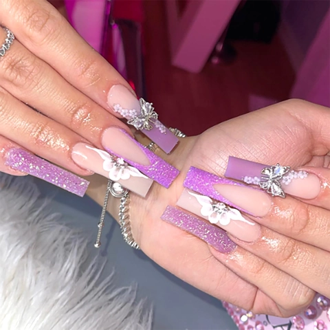 Lange Quadratische Violette Glitzer-Nägel Zum Aufdrücken Französischer Stil Mit 3D-Blumen Und Silbernen Schleifen-Strasssteinen