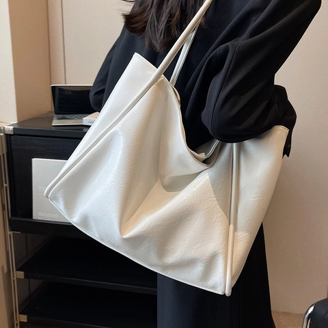Borsa Tote A Spalla In Pelle PU Grande Capacità Consistenza Pieghettata Chiusura Magnetica Versatile Casual Pendolare Moda Donna