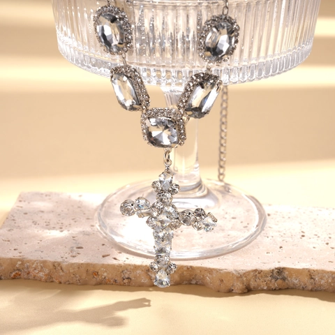 Luxury Rhinestone Encrusted Cross Pendant Necklace Silver Color Copper Resin Geometric Jewelry For Women Sweater Chain