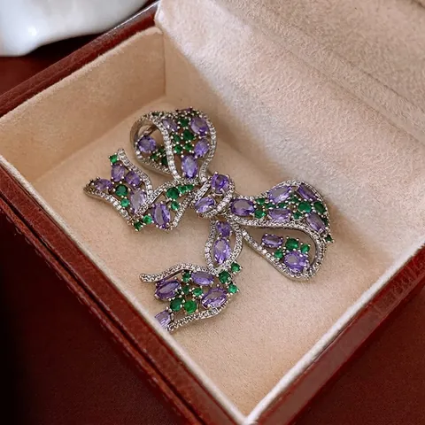 Vintage Schleife Brosche Kupfer Mit Violetten Und Grünen Zirkonia Hohl Design Elegante Schmuck Für Damen Luxus Stil