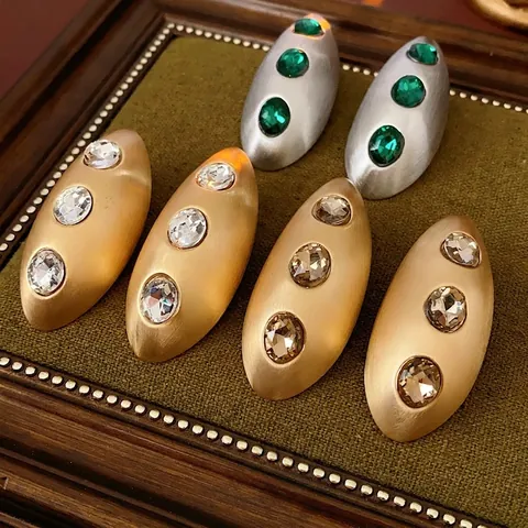 Pendientes De Botón Ovalados Vintage Para Mujer Con Diamantes De Imitación Aleación Mate Y Poste De Plata