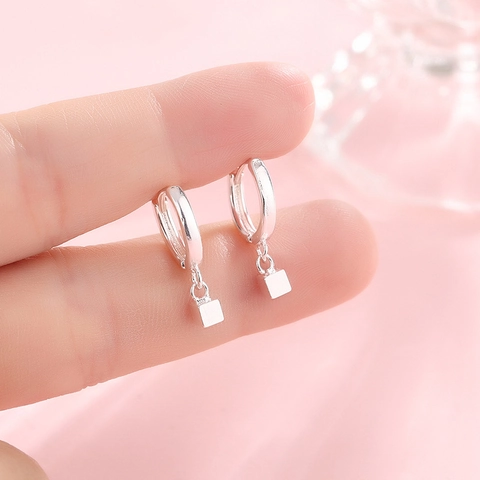 Boucles d'Oreilles Créoles Minimalistes en Cuivre Plaqué Argent avec Pendentif Cube Carré pour Femmes Style Coréen Bijoux de Mode Cadeau
