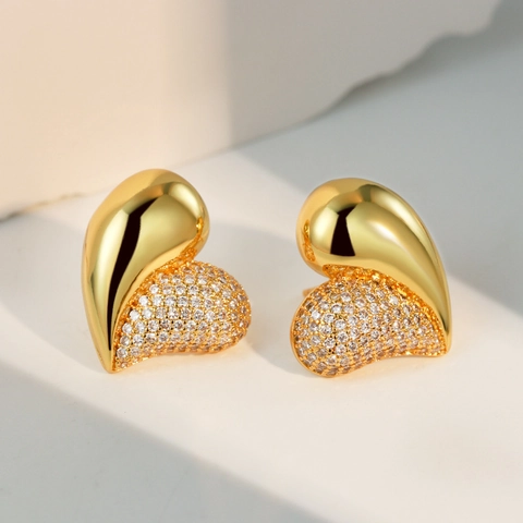 Pendientes De Botón Corazón Oro Cobre Con Circonita Blanca Asimétrico Micro Pavé Pulido Pequeño Simple Para Mujer
