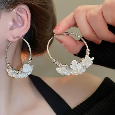 Orecchini A Cerchio Con Fiori In Acrilico Ciondoli Floreali Bianchi Metallo Argentato Gioielli Con Perno In Argento Sterling 925