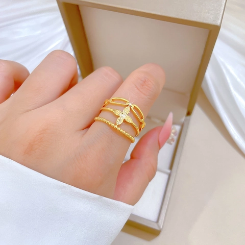 Offener Verstellbarer Blumenring Goldbeschichtetes Kupfer Mehrlagig Hohl Strass Minimalistischer Modeschmuck Damen