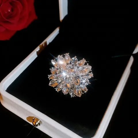 Anello Statement A Grappolo Di Fiori Lega Con Strass Navette E Tondi Gioielli Esagerati Lucidi Per Donna
