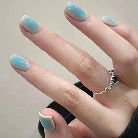 Blue White Ombre Press On Nails Plastic Short Round Gradient Fake Nails Minimalist Fresh Style Manicure