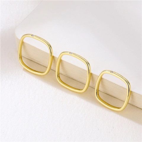 Anello Quadrato Minimalista In Rame Placcato Oro 18K Con Zirconia Cubica Rotonda Incastonata Gioielli Geometrici Chic Donne