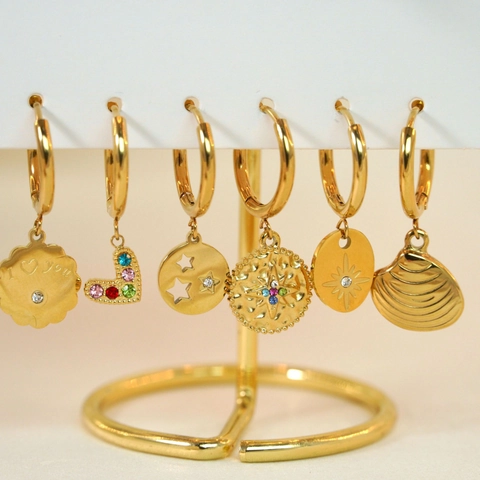 Orecchini a Cerchio in Acciaio Inossidabile Placcato Oro 14K con Strass per Donna Orecchini Pendenti con Stella Luna Cuore Conchiglia