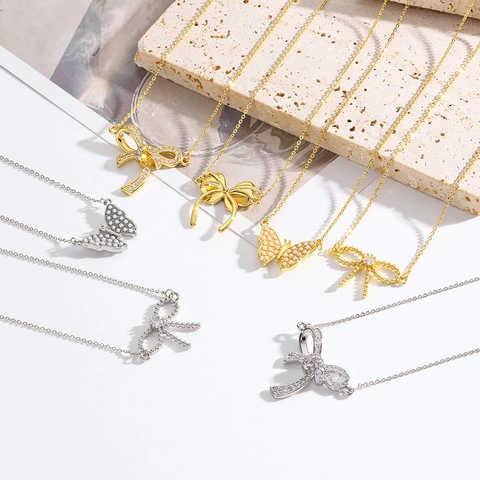 Collar De Colgante Mariposa Con Lazo De Cobre Chapado En Oro De 18 Quilates Con Circón Y Perla Artificial De Plástico Joyería Para Mujer