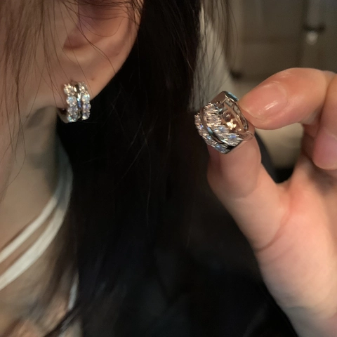 Orecchini A Cerchio Huggie Con Zirconi E Perno In Argento Gioielli In Rame Di Moda Regalo Per Donne