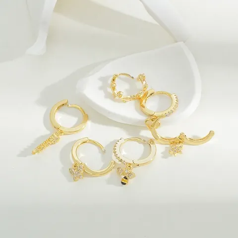 Fashion Copper Hoop Earrings With Zircon Inlaid Bee Heart Star Butterfly Pendants Gold Silver Plated Elegant Jewelry Women