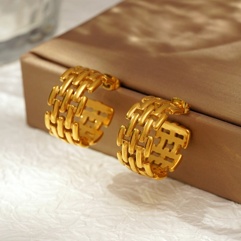 Vintage Geometrische Hohl Gewebte C-Förmige Creolen Edelstahl Vergoldet Uhrenarmband Stil Schmuck Für Frauen