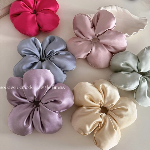 Elegant 3D Flower Satin Scrunchie Large Satin Like Hair Tie Elastic Ponytail Holder Korean Style For Women Girls