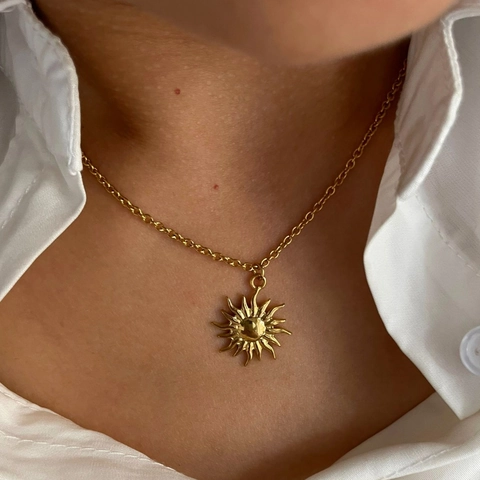 Set di Collana e Orecchini con Pendente a Sole in Acciaio Inossidabile Placcato Oro 18K per Donna Set di Gioielli Retrò