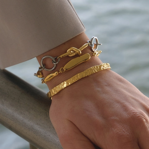 Bracelet à la Mode en Acier Inoxydable pour Femme Bracelet Jonc Martelé Ne Se Décolore Pas Bijoux de Main Cadeau Fête des Mères