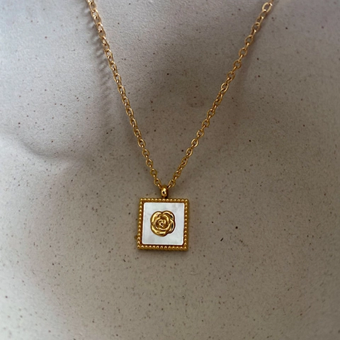 Vintage Titanium Steel Jewelry Gold Plated White Shell Rose Flower Crown Pendant Necklace Stud Earrings French Style Elegant Women
