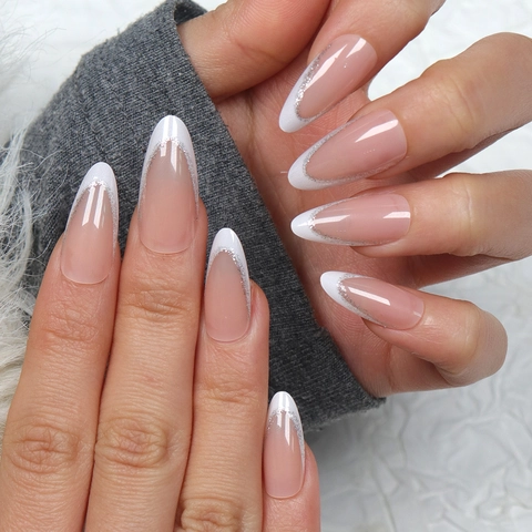 Amandel Press On Nagels Franse Tip Zilveren Glitter Rand Nude Roze Elegante Glanzende Kunstnagels Voor Dames