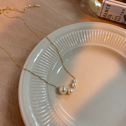 Minimalistische Gold Plattierte Legierung Künstliche Perlen Halskette Schlüsselbein Kette Für Damen Eleganter Schmuck