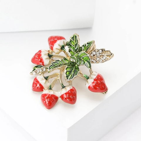 Fashion Alloy Enamel Strawberry Brooch For Women Gold Color Metal Fruit Lapel Pin With Rhinestone For Suits Shirts Jewelry