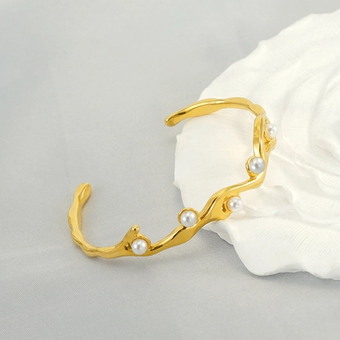 Brazalete Abierto De Ola Irregular Acero Inoxidable Chapado En Oro De 18K Perla Artificial Blanca Ajustable Joyería Elegante Para Mujer