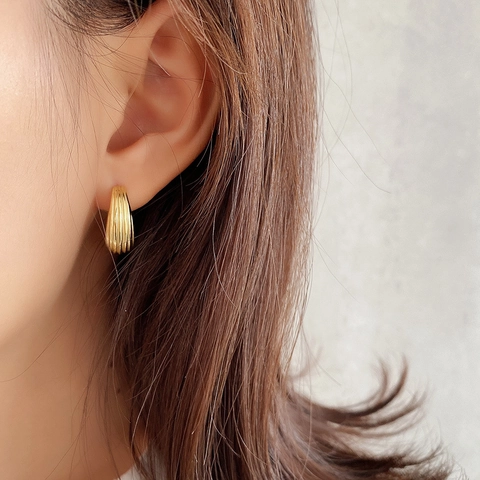 Orecchini a Bottone a Forma di C in Argento Sterling 925 con Texture Geometrica Minimalista per Donna Gioielli di Moda