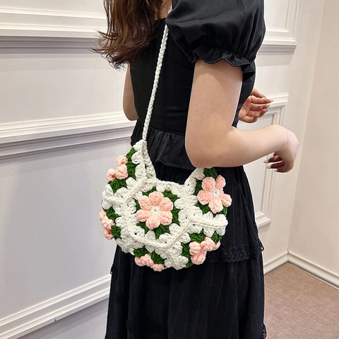 Handgefertigte Häkel-Schultertasche 3D-Blume Garn Gewebte Umhängetasche Süßer Pastoraler Stil Mit Künstliche Perlenknopf Für Damen