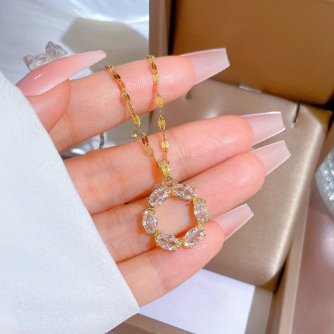 Edelstahl Halskette Mit Zirkonia Besetztem Rundem Ring Kupfer Anhänger Vergoldet Einfache Elegante Schlüsselbeinkette Für Damen