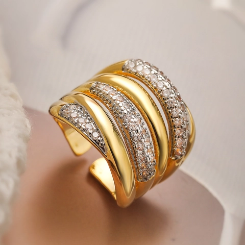 Bague Ouverte Géométrique en Cuivre Plaqué Or à Anneau Large avec Zirconia pour Femme Bague Empilable Multi-couches Ajustable Bijoux