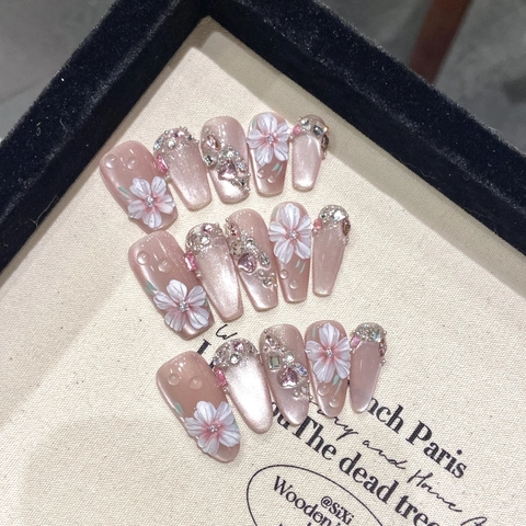 Handmade 3D Flower Press On Nails Elegant Rhinestone Pearl Coffin Oval False Nails For Women Daily Wedding Party Nail Art