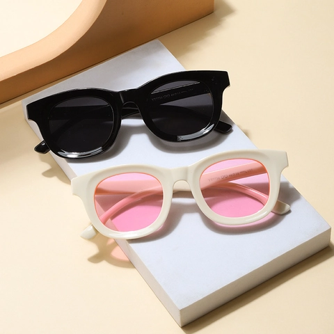Lunettes De Soleil Pour Femmes Mode Carré Rétro Monture PC Protection UV400 Accessoire De Voyage Vintage Trendy