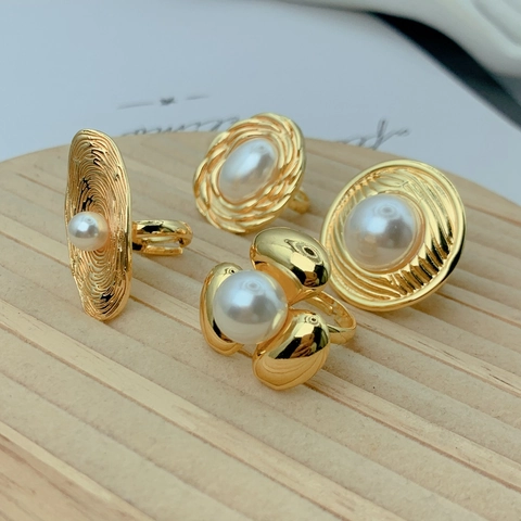 Verstellbarer Offener Ring Kupfer 18K Vergoldet Kunstperle Blume Plissee Geometrisch Vintage Französischer Stil Damen