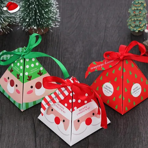 Christmas Candy Gift Boxes Pyramid Triangle Paper Packaging With Ribbon Santa Reindeer Patterns Holiday Party Favors Decorative