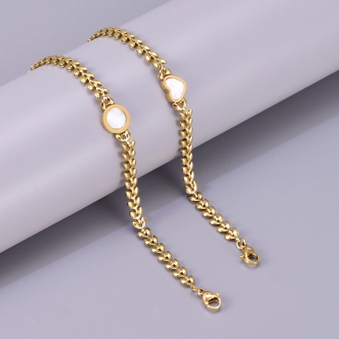 Pulsera de Acero de Titanio Chapado en Oro de 18K Nácar Blanco para Mujer Minimalista Corazón Redondo Cadena de Hojas Joyería Elegante