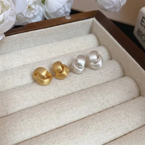 Orecchini A Lobo A Forma Di C Minimalisti Nodo Intrecciato Rame Con 925 Sterling Silver Earring Post Spazzolato Opaco