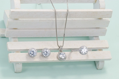 Collana Orecchini A Lobo Anello Halo In Rame E Zirconia Accessori Gioielli Classici Eleganti Per Donna Placcati Argento