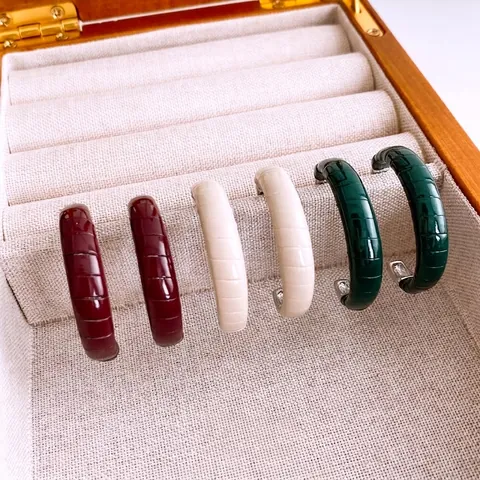 Retro C-Shaped Hoop Earrings With Crocodile Texture Leather Wrap And 925 Sterling Silver Earring Post Women Jewelry