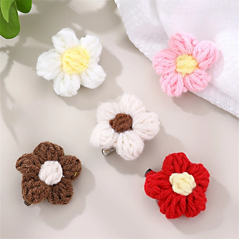 Handmade Knitted Flower Brooch Pin Crochet Woolen Yarn Floral Clothing Accessories For Women Girls Cute Japanese Style