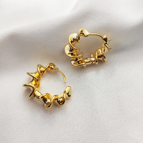 Boucles d'Oreilles Créoles en Cuivre à Spirale Géométrique Rétro Français pour Femmes Plaquées Or 18K Torsadées en Métal de Haute Qualité