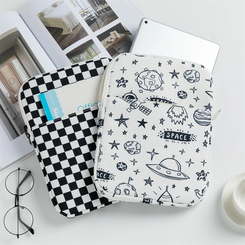 Laptop Tablet Sleeve Case Shockproof Padded Polyester Zipper Closure Front Pocket Checkerboard Astronaut Pattern Ins Style