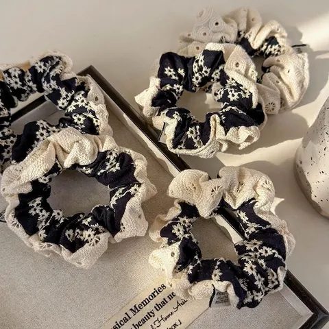 Ρετρό Κεντημένο Scrunchie Λουλουδιών Δαντέλα Patchwork Βαμβακερό Λινό Λαστιχάκι Μαλλιών Vintage Μαργαρίτα Μεγάλο Δαχτυλίδι
