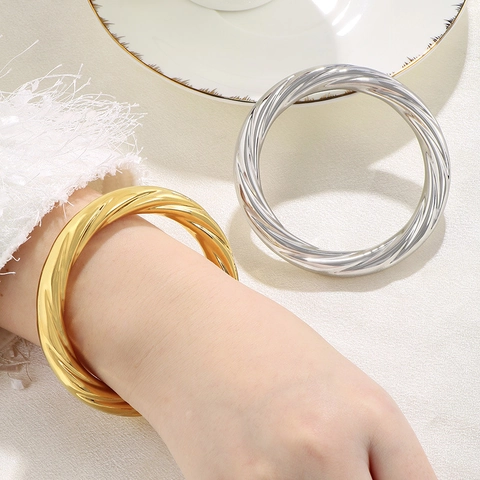 Bracciale Rigido In Acciaio Inossidabile Con Texture A Spirale Placcato Oro 18K Gioielli Retro Unisex