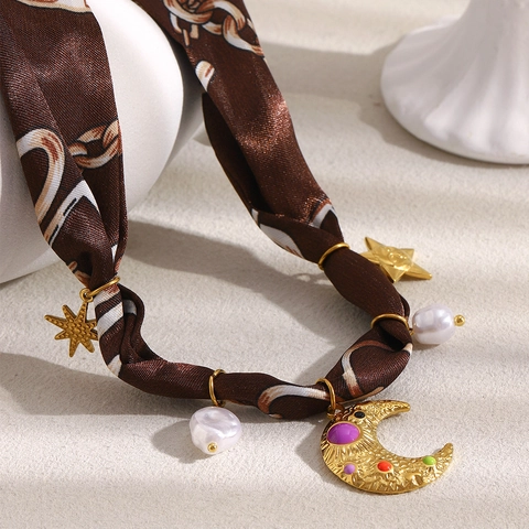 Retro Satijnn Sjaal Ketting Roestvrij Staal 18K Verguld Maan Ster Hangers Faux Kunstparel Lichtgewicht Mode Sieraden Voor Dames