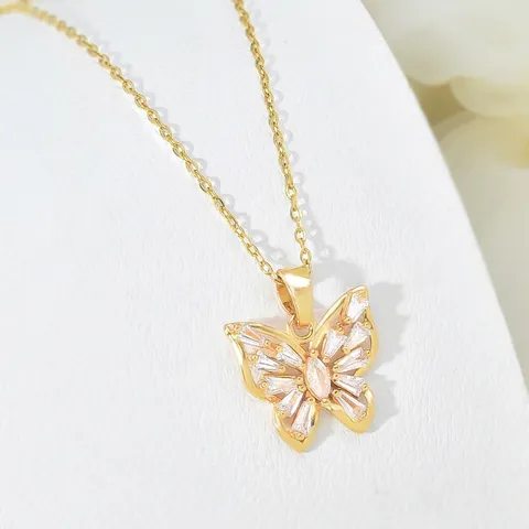 Collana con Pendente a Farfalla Placcata in Oro per Donna in Acciaio al Titanio Rame e Zirconia Intarsiata Gioielli Moda