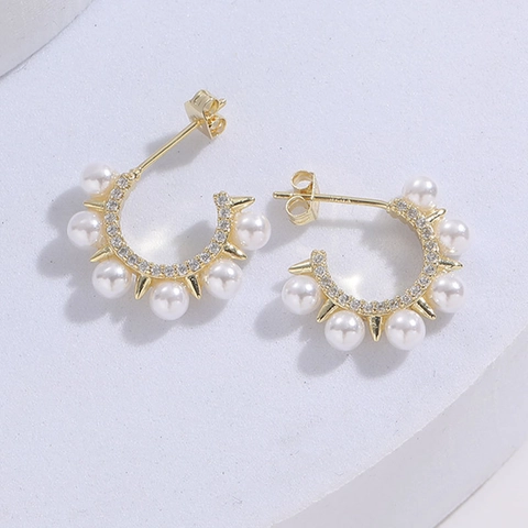 Orecchini A Bottone A Forma Di C Rame Placcato Oro 14K Con Perla de Agua Dulce D'Acqua Dolce E Zircone Stile Punk Per Donna