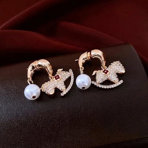 Pendientes De Caballo Balancín Aleación Chapada En Oro 18K Circón Perla Artificial Postes De Plata De Ley 925 Joyería Moda