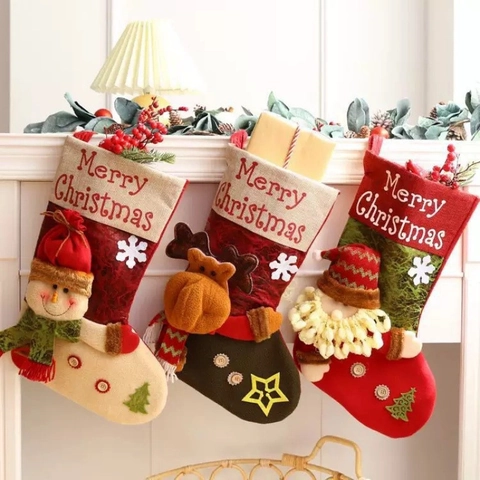 Calze Di Natale In Tela Di Sacco E Feltro Babbo Natale Pupazzo Di Neve Renna Sacchetti Regalo Sospesi Camino Decor