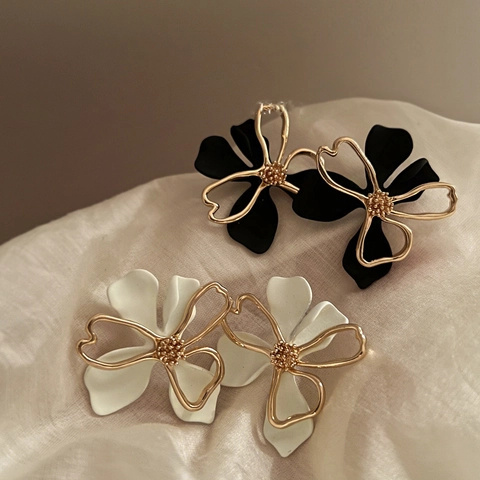 French Retro Hollow Double Layer Flower Stud Earrings Alloy With Silver Earring Post Elegant Jewelry For Women